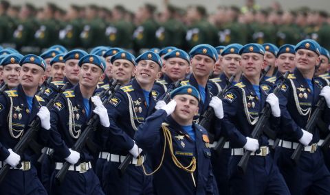 Русия продължава да трупа войски и техника до Украйна - 1