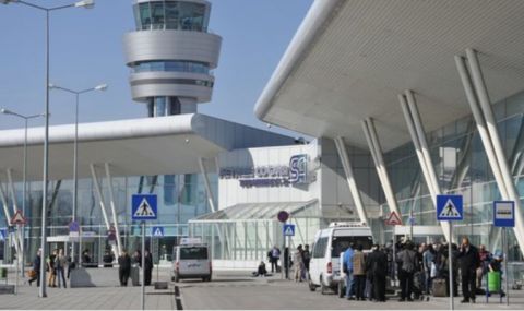 Първо във ФАКТИ: Отчаяни и демотивирани служители допуснали издънката на летище София - 1