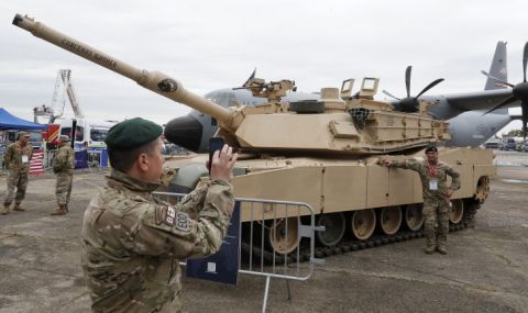 Пентагонът: САЩ започват обучението на украинци на танкове "Ейбрамс" - 1