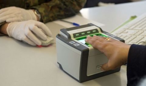 Нов закон! Русия иска пръстови отпечатъци и медицински изследвания от работещите чужденци - 1