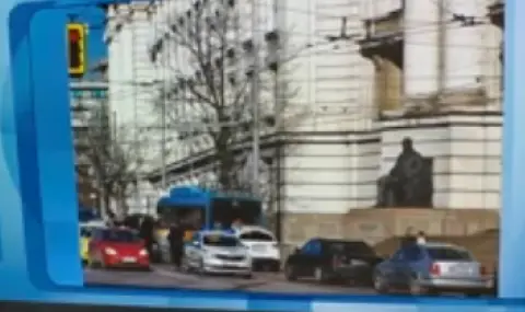 Полицейска блокада в центъра на София: Закопчаха криминално проявен, не спрял на полицейски сигнал - 1