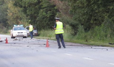 Катастрофа между два камиона затвори пътя Чирпан – Стара Загора - 1
