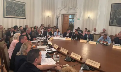 Министър Иванов изпраща експерти и представители на ВиК холдинга в Плевен - 1