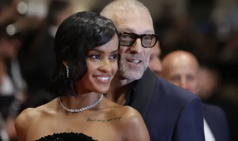 Любимата на Венсан Касел публикува ВИДЕО полугола на фона палми и океан - 1