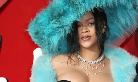 Риана показа уникално бижу, създадено в чест на третото ѝ дете (ВИДЕО) - 1