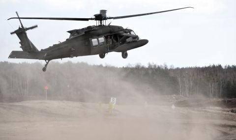 Три хеликоптера от САЩ пристигнаха в Украйна - 1