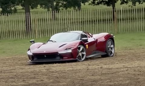 Собственик на Ferrari за 2 млн. евро не се страхува да го вкара в тревата (ВИДЕО) - 1