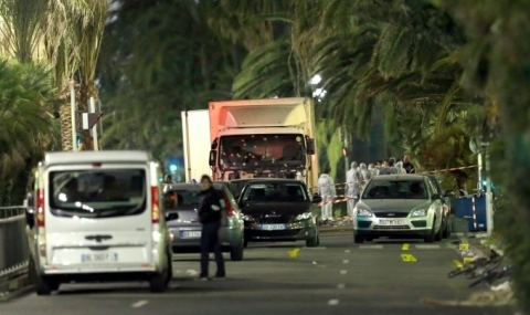 Техническа неизправност спряла камиона в Ница, а не полицията - 1