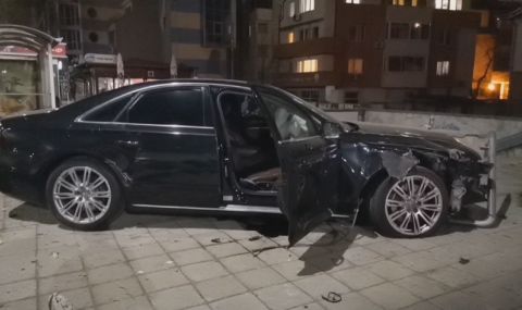 Тежка катастрофа затвори оживен булевард в Пловдив  - 1