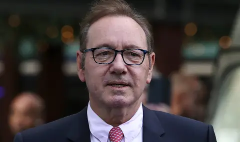 Кевин Спейси съживява кариерата си в шоубизнеса с концерт - 1