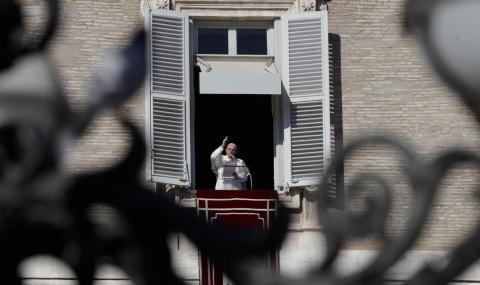 Папа Франциск се помоли за мир - 1