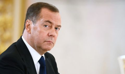 Дмитрий Медведев: Русия ще нанесе изпреварващ удар, ако Западът предостави на Украйна ядрени оръжия  - 1