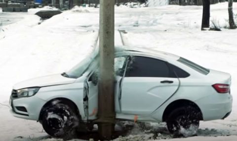 Руски автомобил vs. стълб или един нестандартен краш тест на употребявана Lada (ВИДЕО) - 1