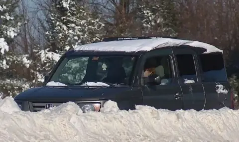 Шофьорите на един от американските щати ще бъдат принудени да почистват колите си от сняг на законодателно ниво - 1