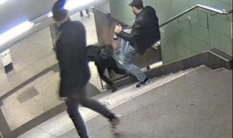 Три години затвор за ритника в берлинското метро - 1