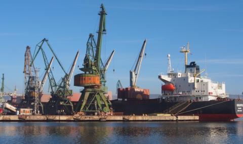 Затвориха пристанищата във Варна и Бургас заради силен вятър - 1