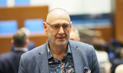 Любен Дилов-син не се закле като депутат заради инсулт
