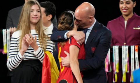 Испанската футболна федерация се извини: Щетите са огромни! - 1