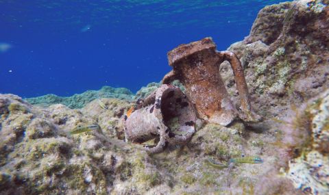 Десетки древни артефакти бяха открити на дъното на Средиземно море (СНИМКИ) - 1