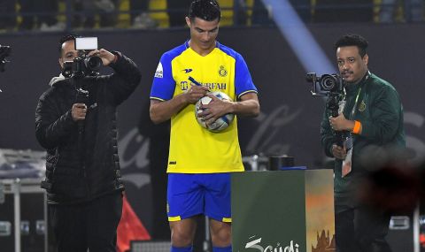 Стана ясно какво прави Роналдо по време на мача на Ал-Насър (ВИДЕО) - 1