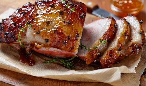 Рецепта за вечеря: Печени свински гърди с мед и бира - 1