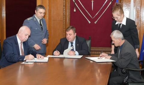 Каракачанов и армейските синдикати подписаха нов договор - 1