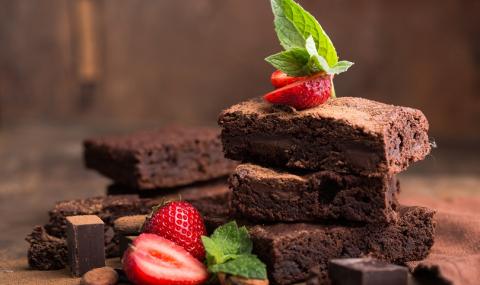 Рецепта на деня: Шоколадово брауни с ягоди - 1