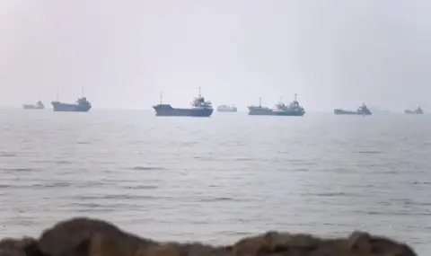 US launches massive strikes against Iran after shelling of merchant ships in the Strait of Hormuz  - 1