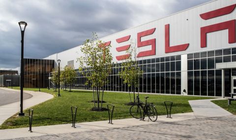 „Тотален хаос“ във фабриката на Tesla в Германия - 1