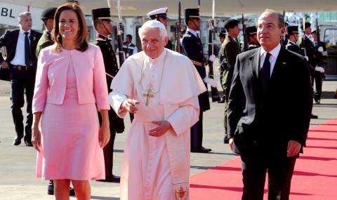 Папа Бенедикт XVI пристигна в Мексико - 1