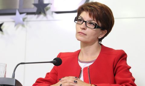 Десислава Атанасова: Радев стои зад скандала с пенсиите - 1