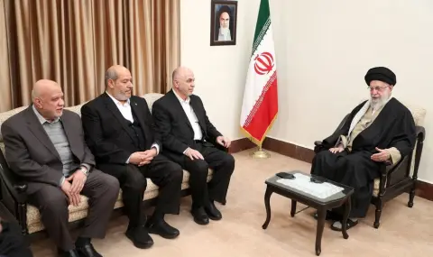 Important meeting between Iranian president and senior Hamas leaders  - 1