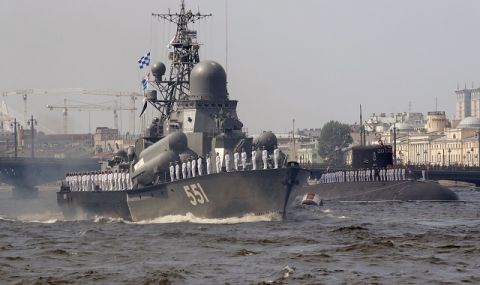 Русия започна бойни учения в Черно море (ВИДЕО) - 1