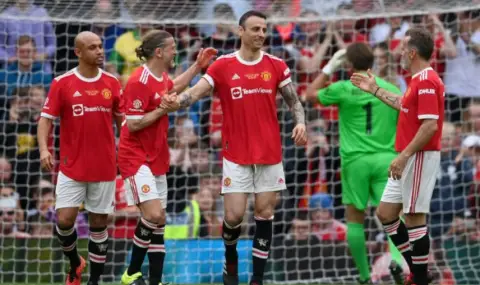 Бербатов с гол за легендите на Ман Юнайтед срещу Селтик и Стилиян Петров - 1