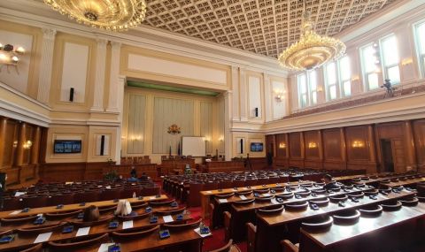 Депутатите изслушват служебните министри Росен Христов и Атанас Пеканов - 1