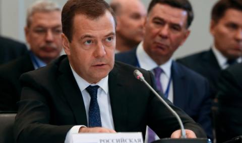 Медведев: Украйна показва мускули - 1