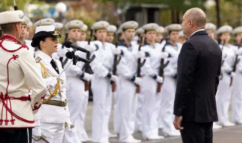 Radev awards the President's Medal of Honor to members of our military aviation  - 1