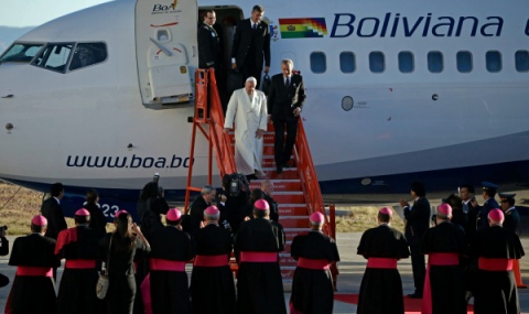 Папа Франциск започна обиколката си в Боливия с чай от кока - 1
