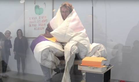 Ексцентричен творец седна да мъти яйца (НА ЖИВО) - 1