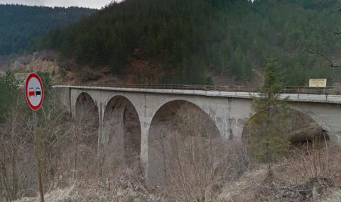 Гурбетчия загина, хвърляйки се от 50-метров мост в Родопите - 1