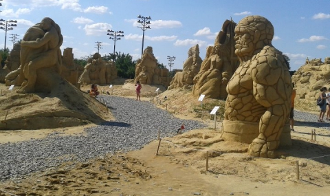 Любими детски герои от пясък изкушават в Бургас - 1