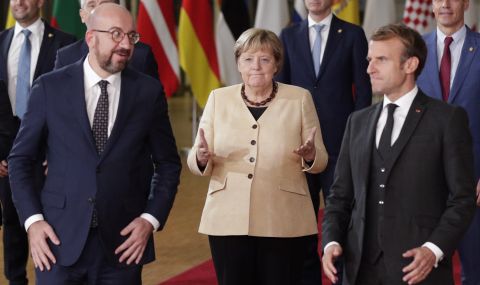 Макрон и Меркел говорят с Полша - 1