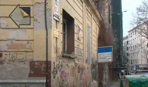 Община "Оборище": "Царските конюшни"  стават опасни, сградата се руши - 1