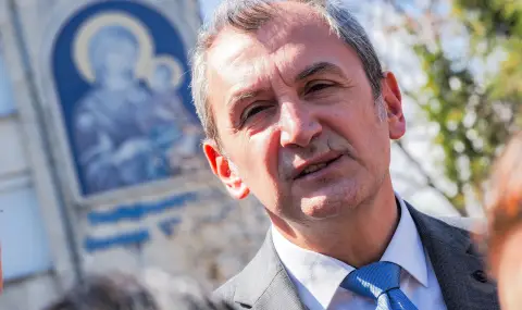 Здравният министър представя промените в наредбата, касаещи условията за специализация