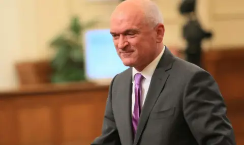 Радев приема кандидата за служебен премиер Димитър Главчев в президентството - 1