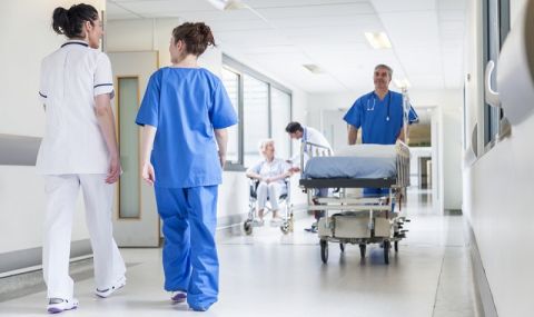 Франция отчита увеличение на пациентите с COVID-19 в интензивни отделения - 1