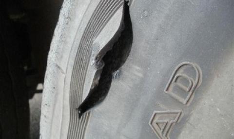 Мъж наряза гумите на общински автомобили в Кюстендил - 1