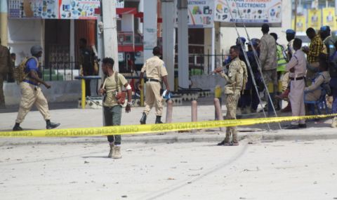 Поне 30 убити при предполагаем самоубийствен атентат в Сомалия - 1