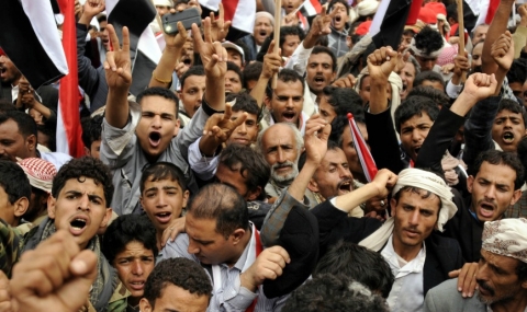 Десетки загинали при самоубийствен атентат в Йемен - 1