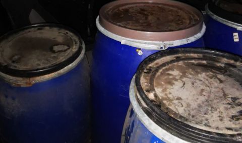 Митничари от Варна задържаха над 1300 литра нелегален алкохол  - 1